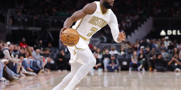 开云中国大陆-错失绝杀！杰伦·布朗28投11中&amp;amp;关键2罚全铁 空砍32分11板2助1帽