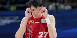 半决赛场均16.3分9板2.3助1.3帽！周琦：“松弛感”是要分时候的