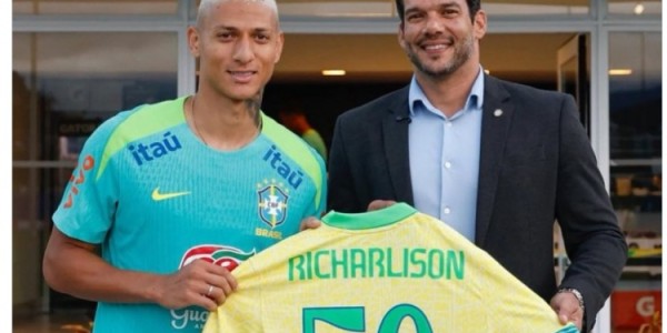 kaiyun-理查利森晒纪念球衣：为巴西出战50场比赛，还有更多历史等待书写