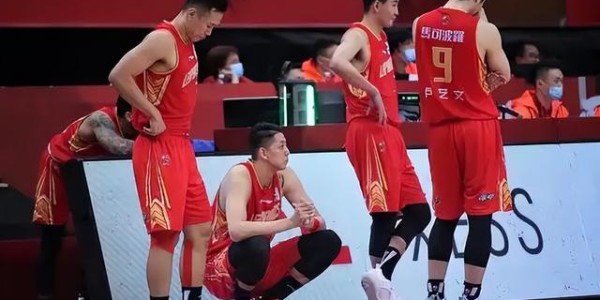 CBA四强轮廓初现，胡金秋17+11定乾坤，内线为王的时代又回来了？