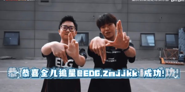 kaiyun-国足球员李镇全摆出康康同款pose，重庆季后赛两人曾见过面