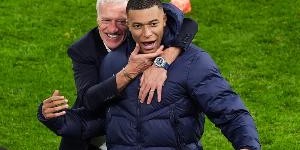 RMC揭秘法国逆转幕后故事：德尚激情演讲动员+姆巴佩大秀领袖范