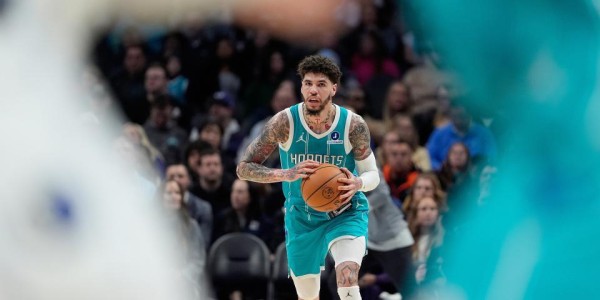 开云入口-18战15胜！黄蜂8人上双大胜独行侠升东部第九 三球15+5+9+5