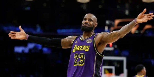 詹姆斯新广告自称“永远的国王”，此举引发强烈不满，耐克赢了